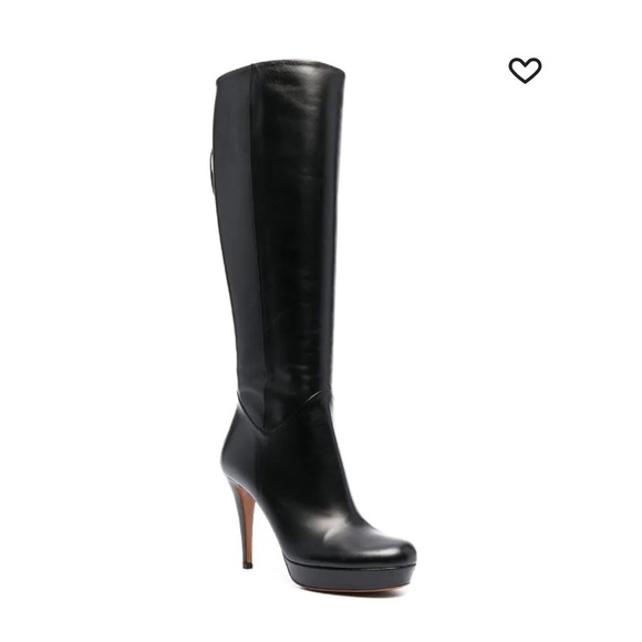 Perfect condition! Never worn and still in the original box - Picture 2 of 12